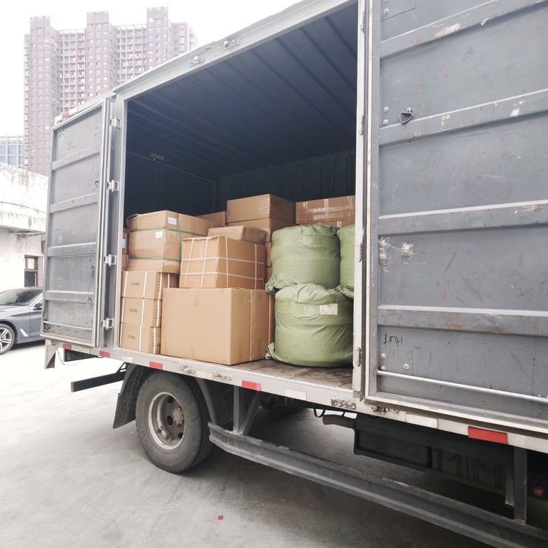 Ang mga stainless steel distribution box ng Ouyue Electric ay ipinadala nang maramihan sa Israel: mula sa pabrika hanggang Ningbo Port, na nagbibigay ng matibay na suporta para sa mga proyekto sa pag-charge sa ibang bansa.