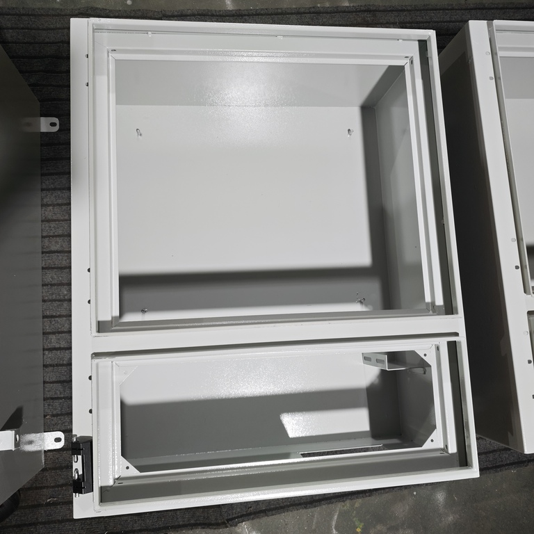 Ang stainless steel charging pile distribution box ng Ouyue Electric ay ipinadala sa Saudi Arabia: double-layer split structure, na angkop para sa panlabas na mataas na temperatura
