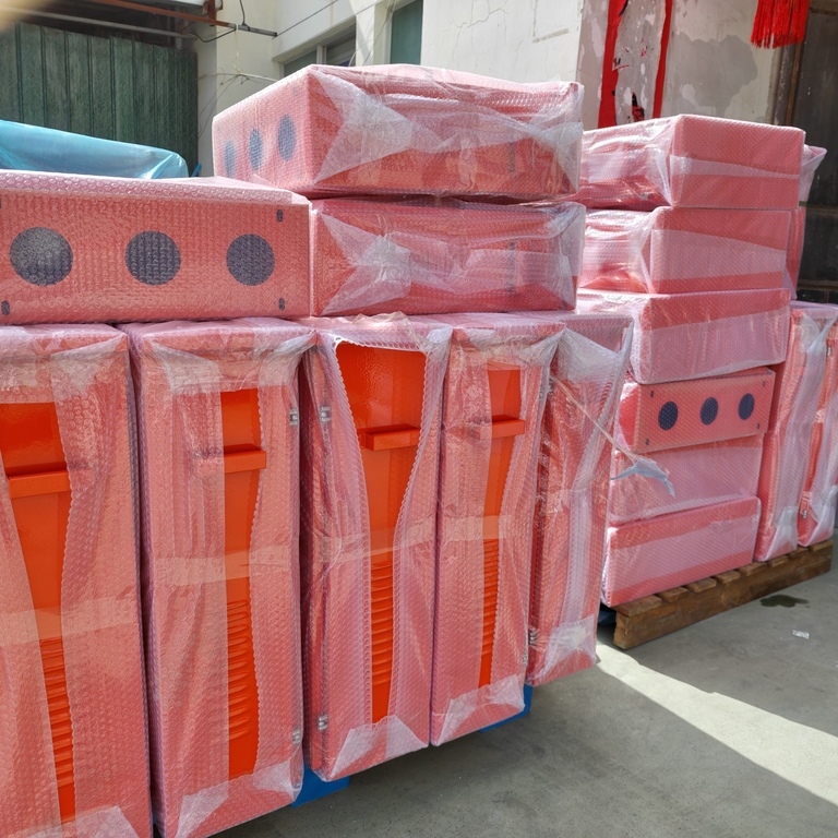 Ang maliwanag na orange na mga distribution box ng Ouyue Electric ay sabay-sabay na available sa United States: isang maliit na modelo ng babala at isang medium-sized na portable na modelo ay naka-package sa parehong batch. Ang mga label ng kaligtasan at portable na disenyo ay tugma sa mga kondisyon sa pagtatrabaho sa North America Ang maliwanag na orange na mga distribution box ng Ouyue Electric ay sabay-sabay na available sa United States: isang maliit na modelo ng babala at isang medium-sized na portable na modelo ay naka-package sa parehong batch. Ang mga label ng kaligtasan at portable na disenyo ay tugma sa mga kondisyon sa pagtatrabaho sa North America
