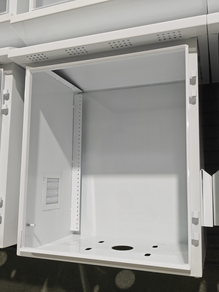 Stainless Steel Distribution Box na may Rain Hood at Insect-Proof Ventilation